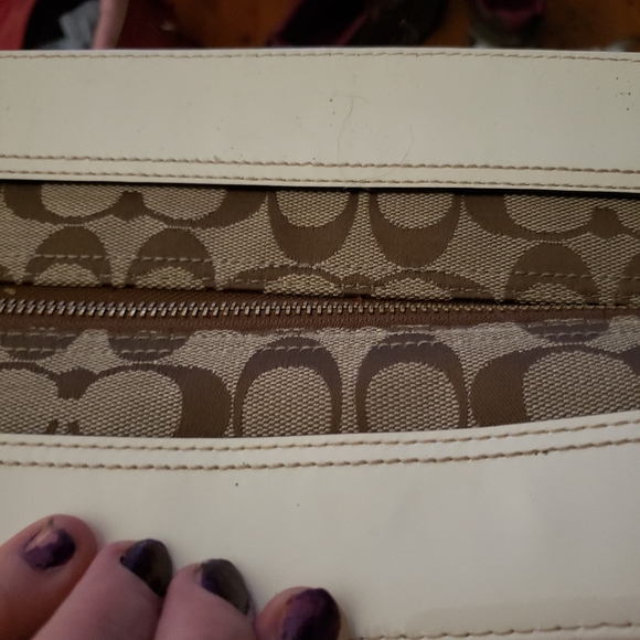 COACH hand/shoulder bag .beige canvas with logos white leather two outer pockets - Picture 4 of 6